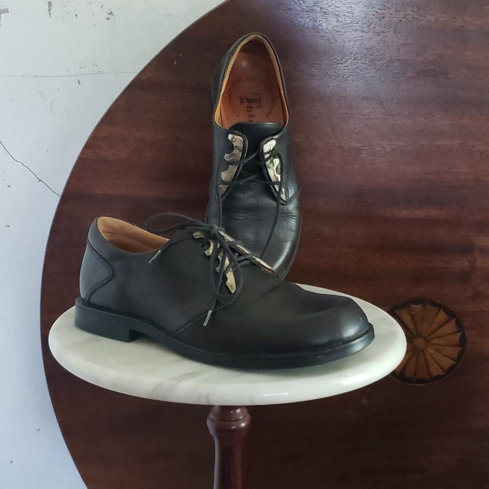 Think! Black Leather Lace-Up Women's Oxfords